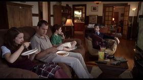 费城永远阳光灿烂 第八季,温情回归，笑泪交织的温馨篇章  第3张